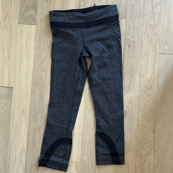 Cropped lululemon workout pants - Picture 2 of 3